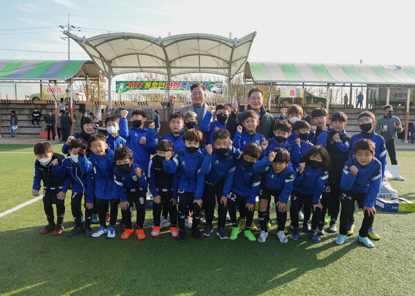 [포토뉴스]영천 단포축구장 '2022 경북 동호인 화합 축구대회' 개최